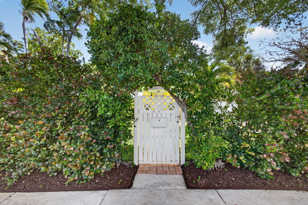 502 49th Street - Photo 1