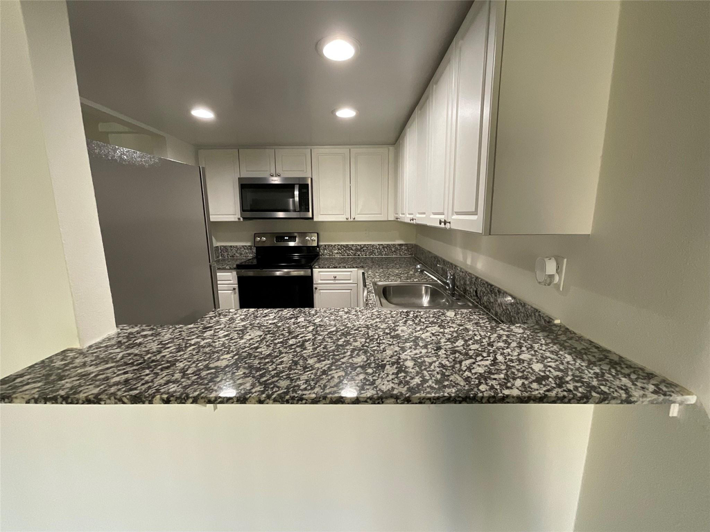 19455 Ne 10 Avenue - Photo 1