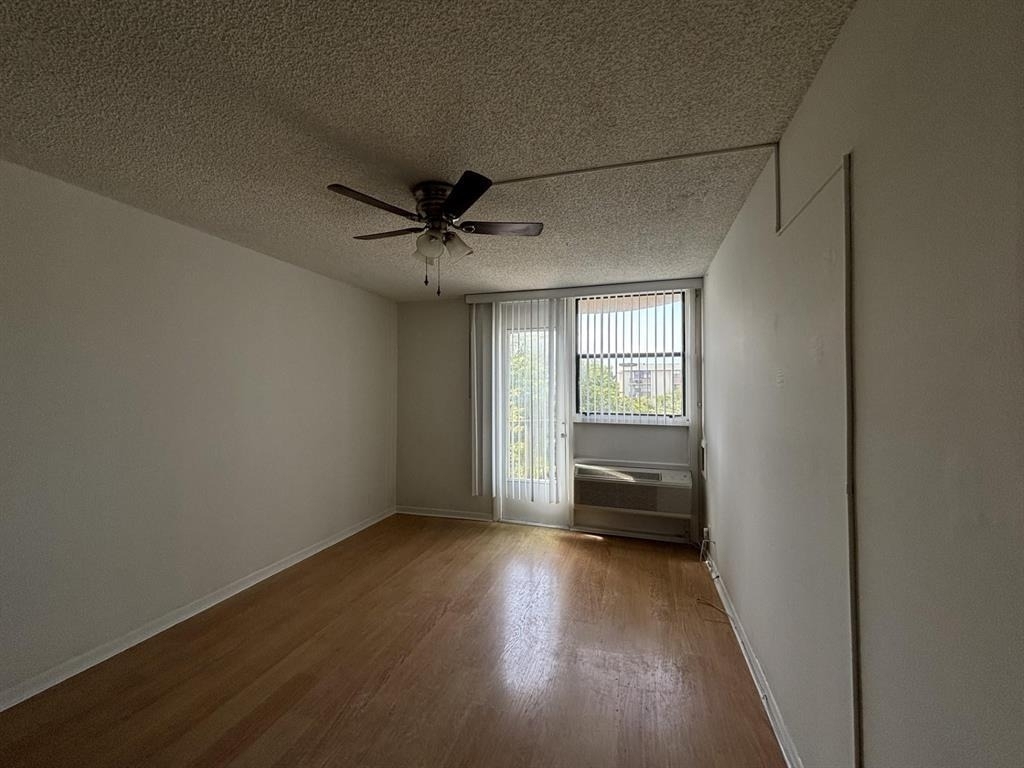2771 Riverside Drive - Photo 3
