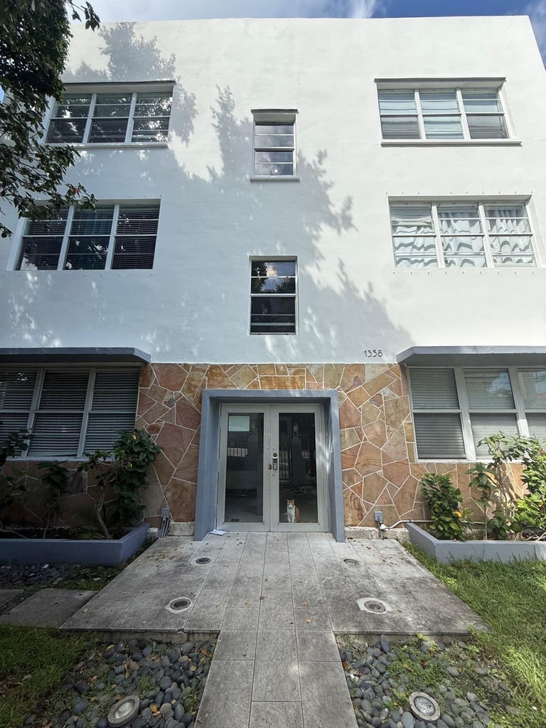 1358 Pennsylvania Avenue - Photo 0