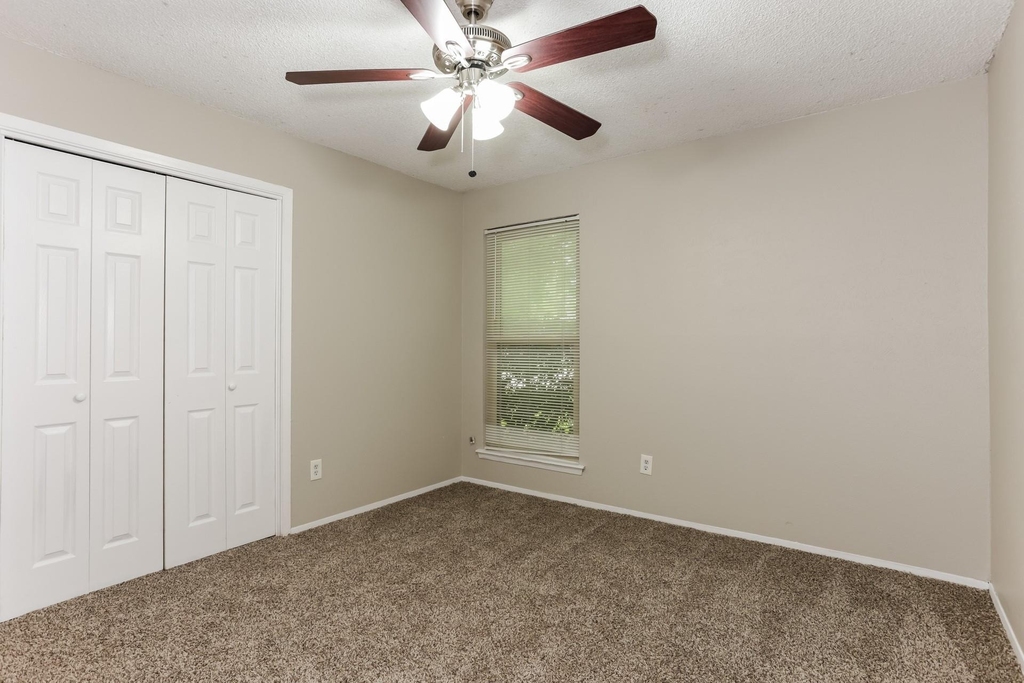 604 Circleview Drive - Photo 9