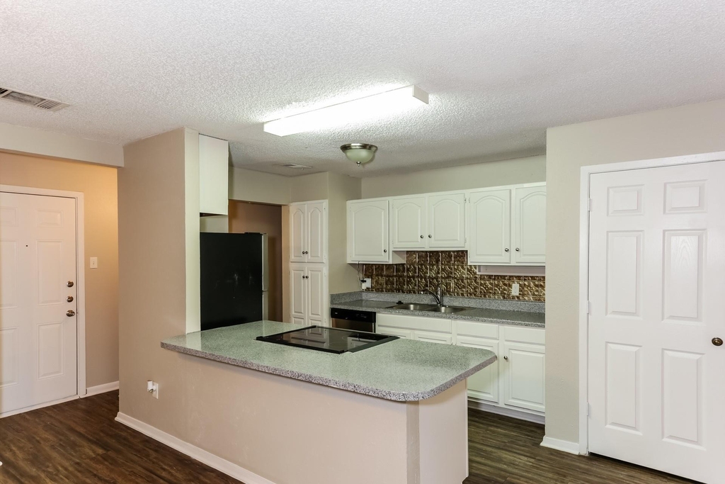 604 Circleview Drive - Photo 6