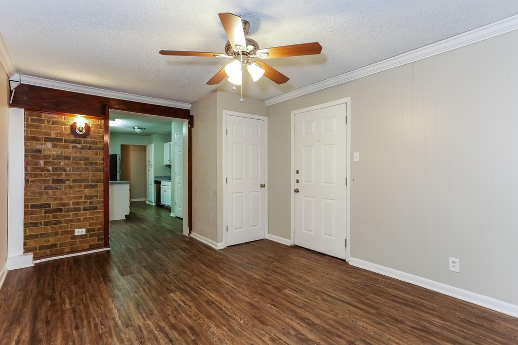 604 Circleview Drive - Photo 3
