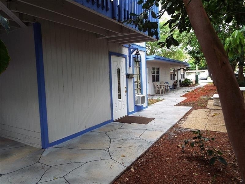 898 Ne 39th Street - Photo 3