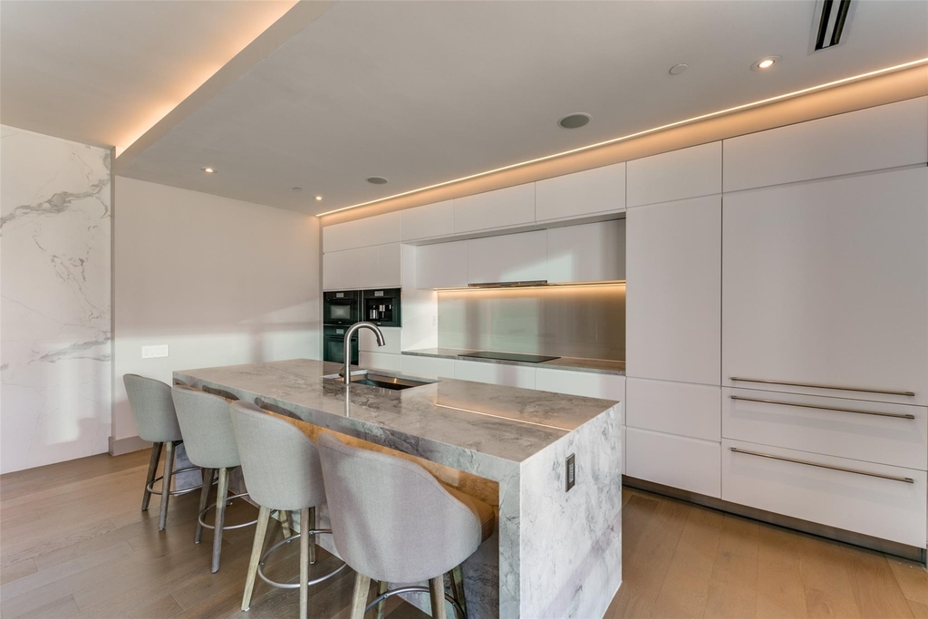 2408 Victory Park Lane - Photo 8