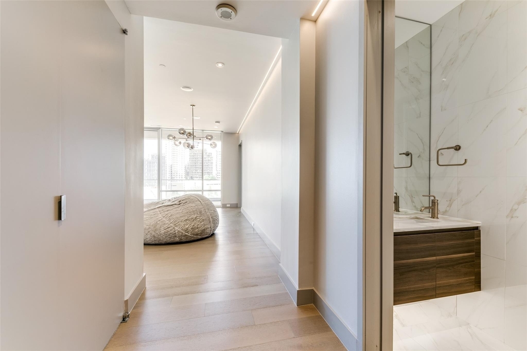 2408 Victory Park Lane - Photo 22