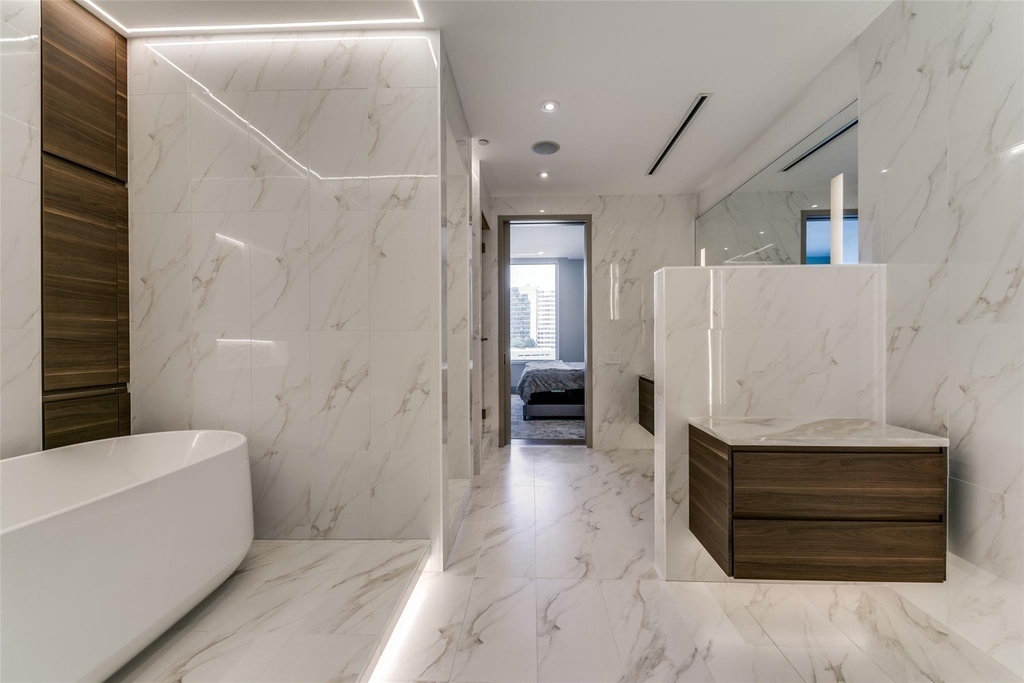 2408 Victory Park Lane - Photo 15