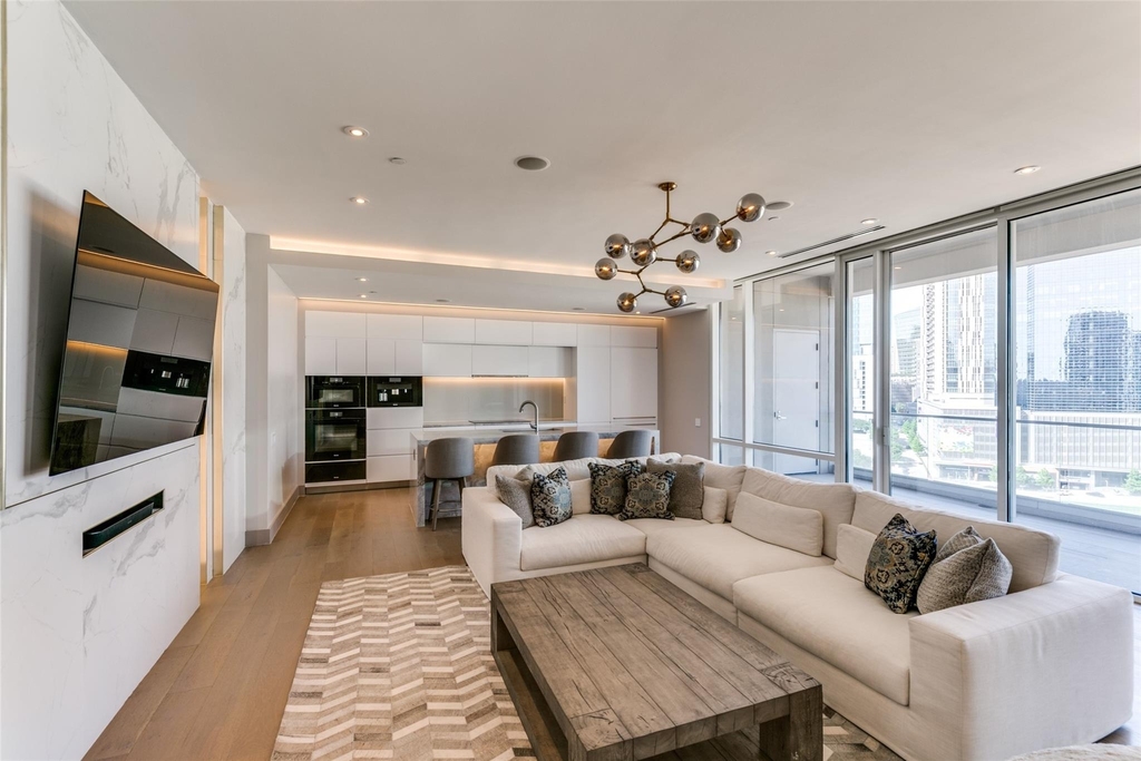 2408 Victory Park Lane - Photo 5