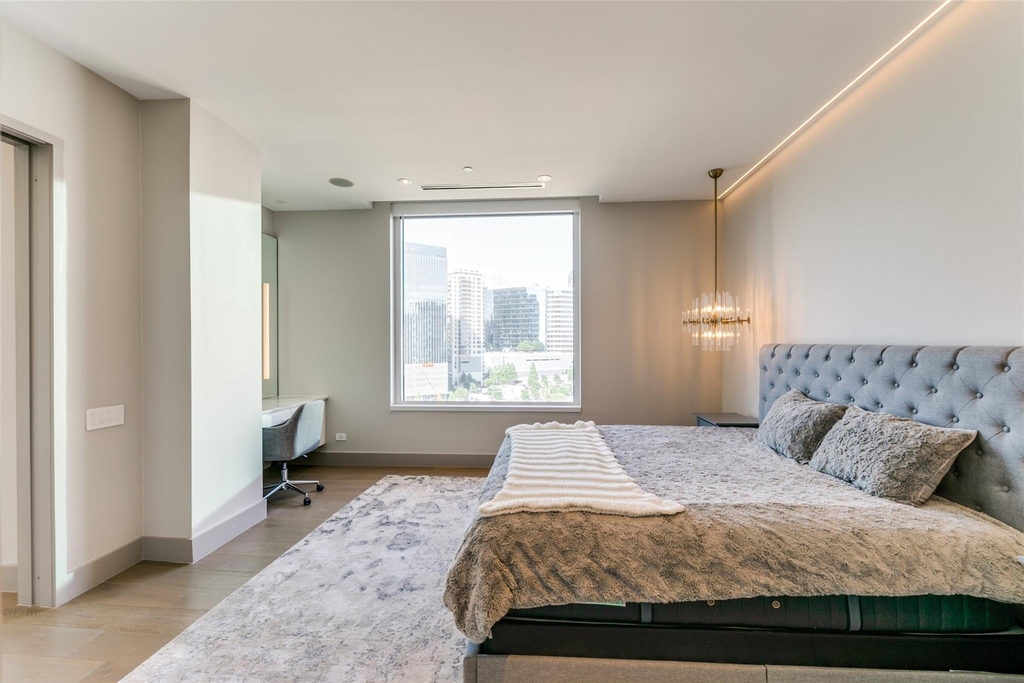 2408 Victory Park Lane - Photo 12