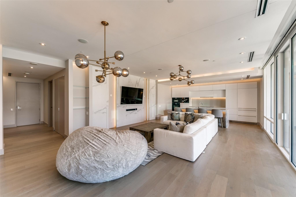 2408 Victory Park Lane - Photo 2