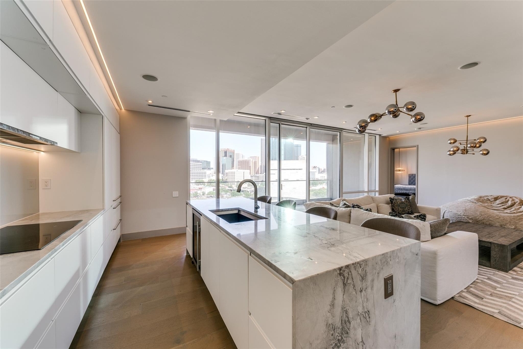 2408 Victory Park Lane - Photo 10