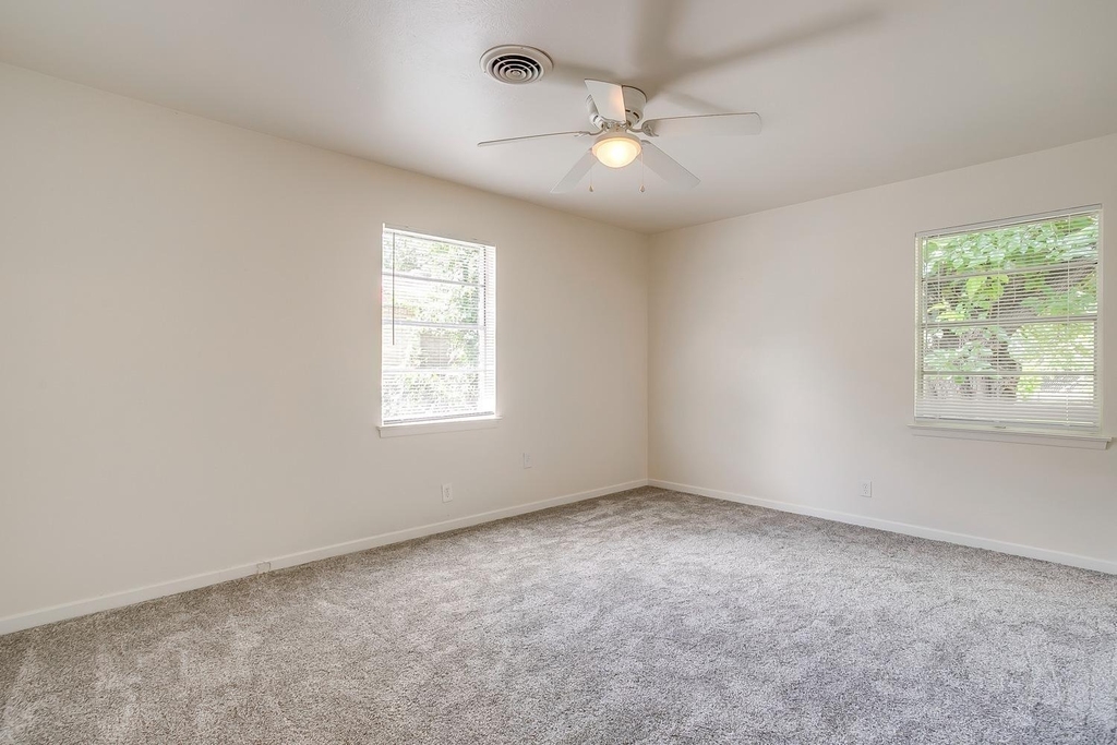 128 Se Robert Street - Photo 18