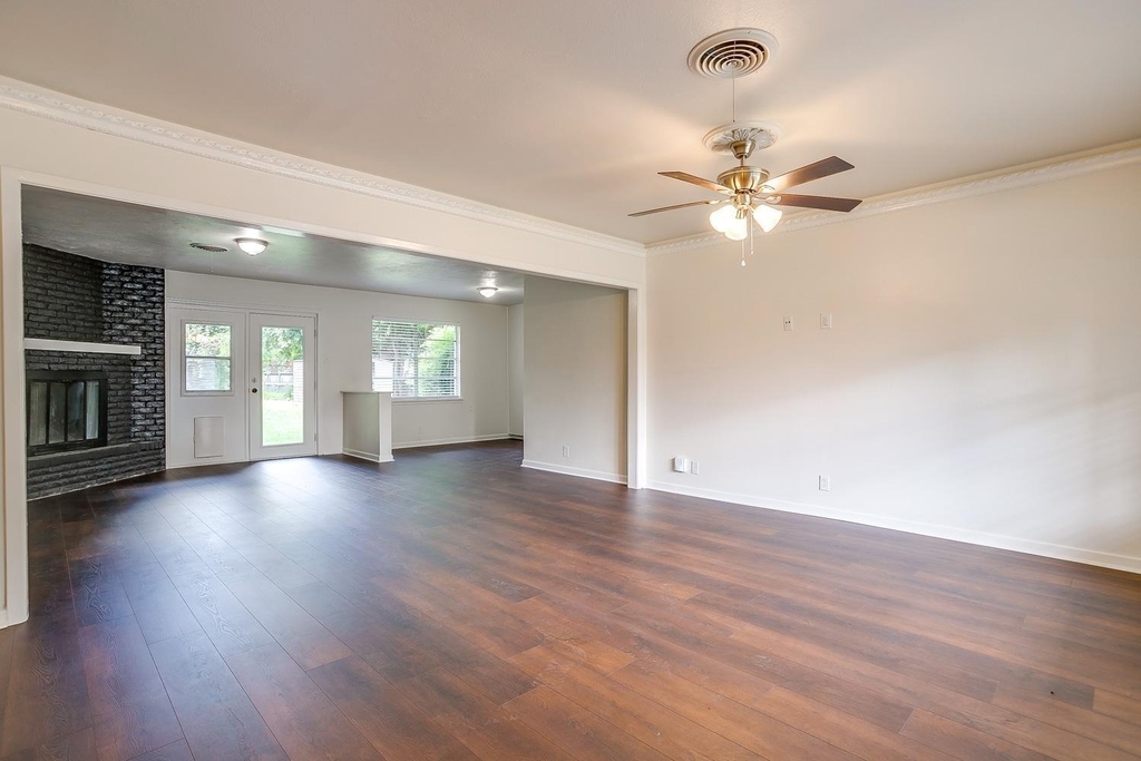 128 Se Robert Street - Photo 4