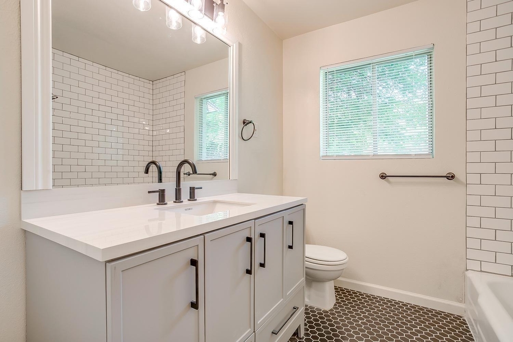 128 Se Robert Street - Photo 14