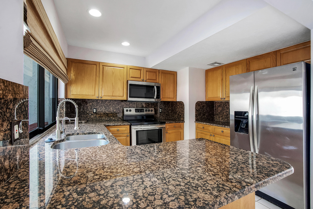 3015 Oaktree Lane - Photo 4