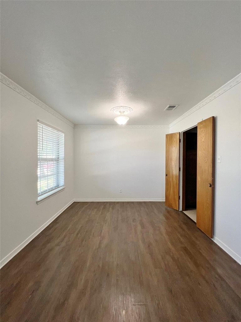 1008 Pine Tree Lane - Photo 4