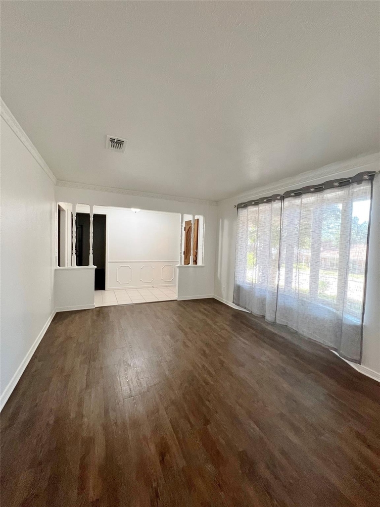 1008 Pine Tree Lane - Photo 3