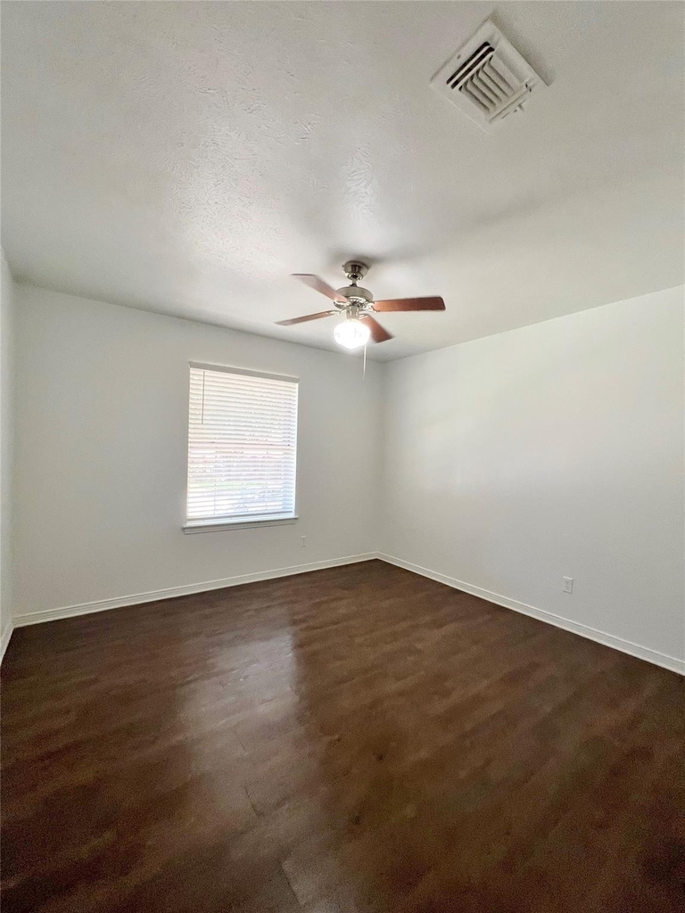 1008 Pine Tree Lane - Photo 12