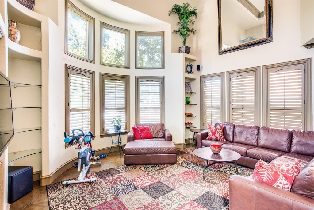 5020 Mission Avenue - Photo 2
