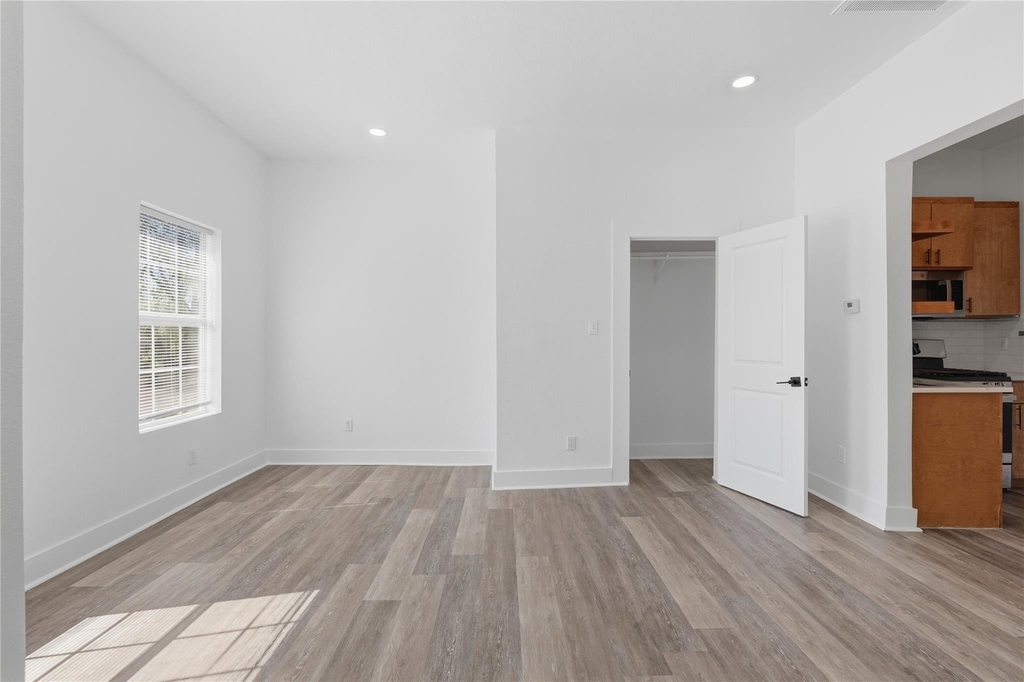 506 N Lancaster Avenue - Photo 4