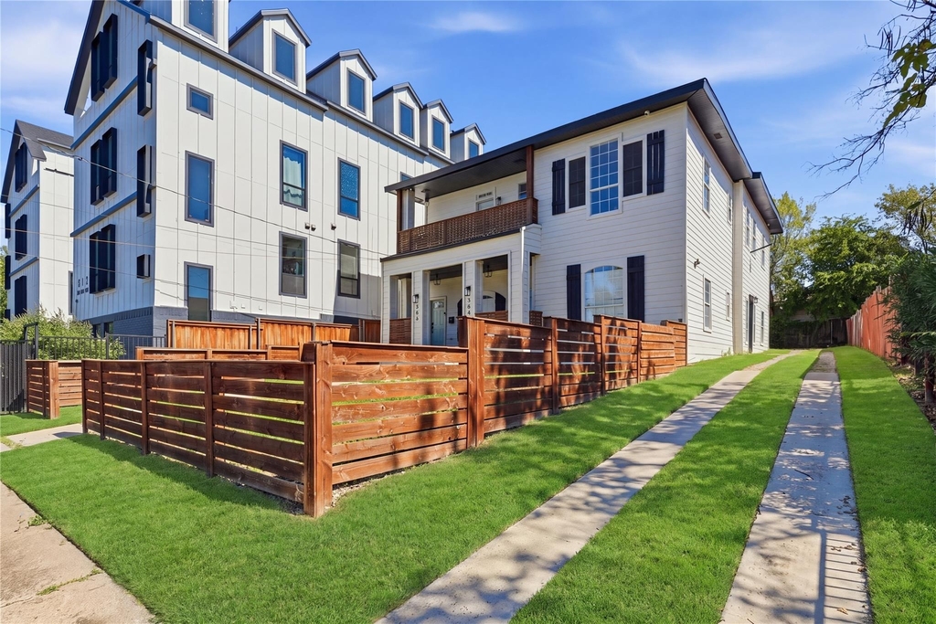 506 N Lancaster Avenue - Photo 1