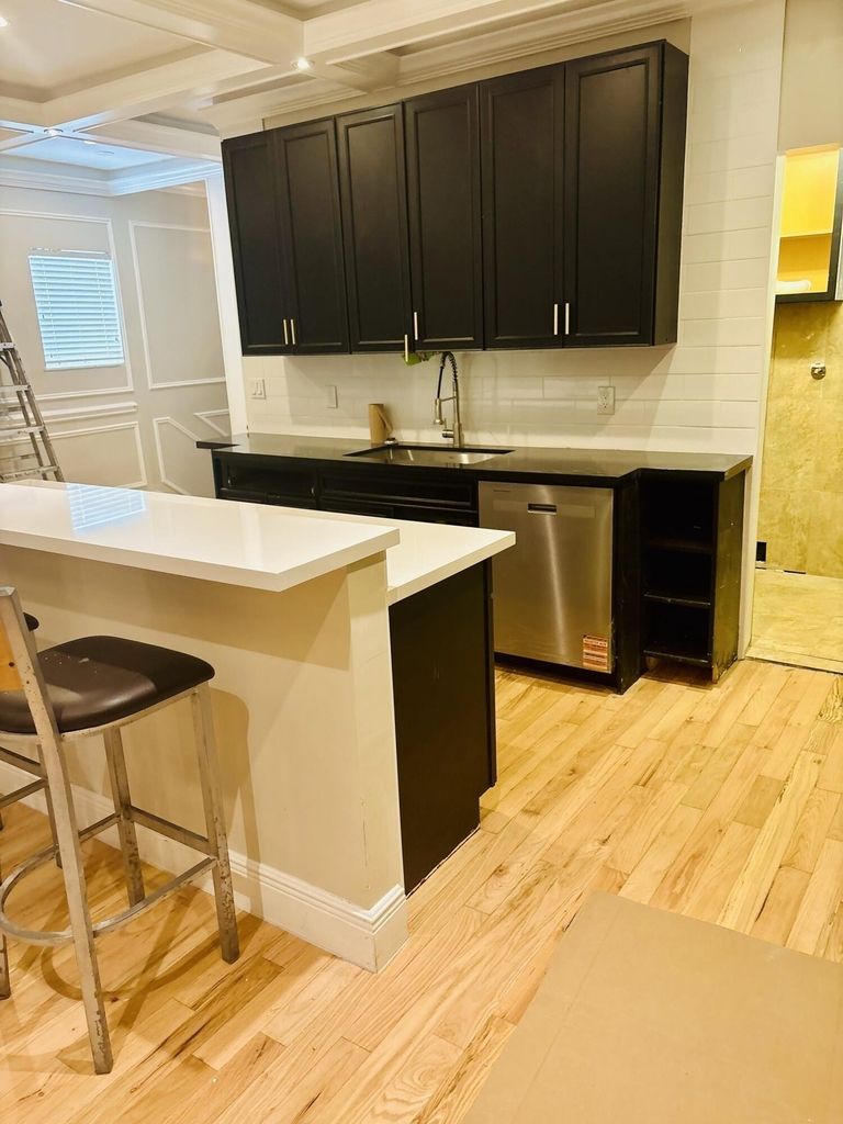 707 Lake Avenue - Photo 4