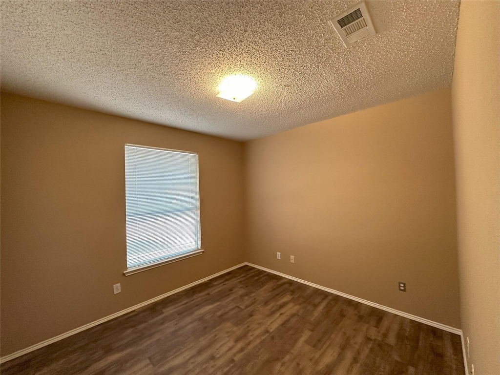 7800 Crestview Drive - Photo 11