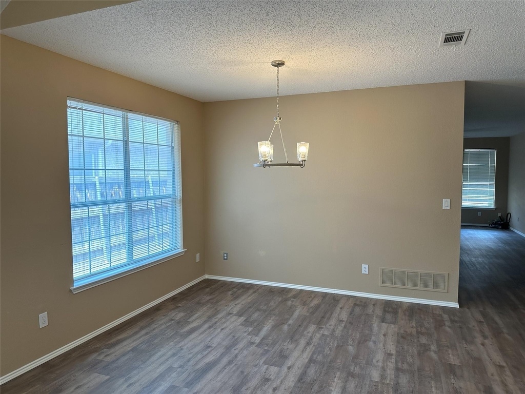 7800 Crestview Drive - Photo 3