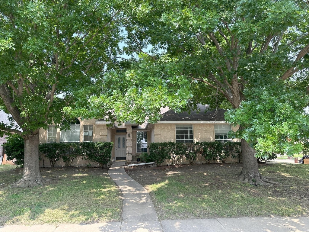 7800 Crestview Drive - Photo 0