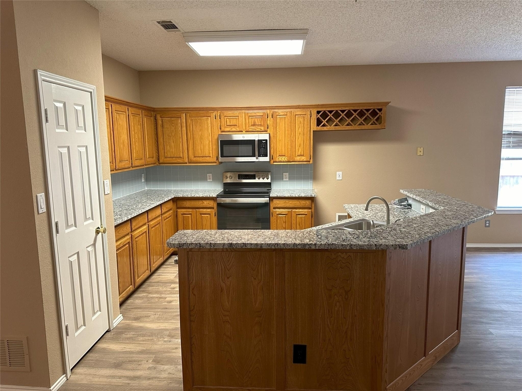 7800 Crestview Drive - Photo 4