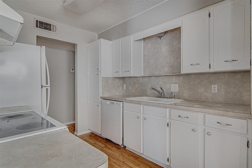 833 Springhill Drive - Photo 7