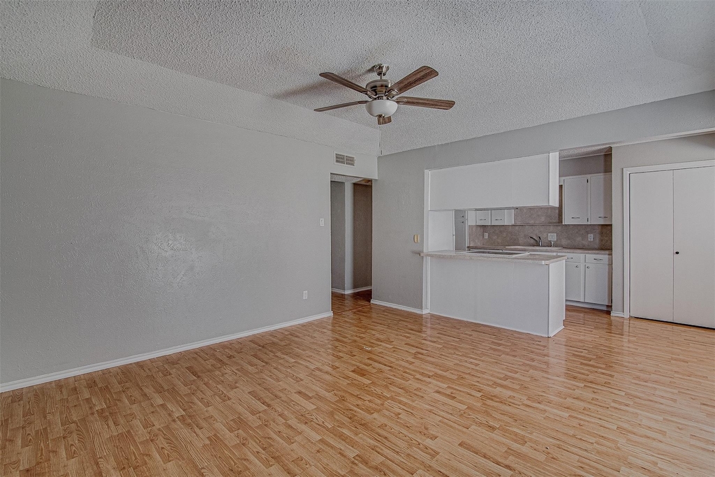 833 Springhill Drive - Photo 4