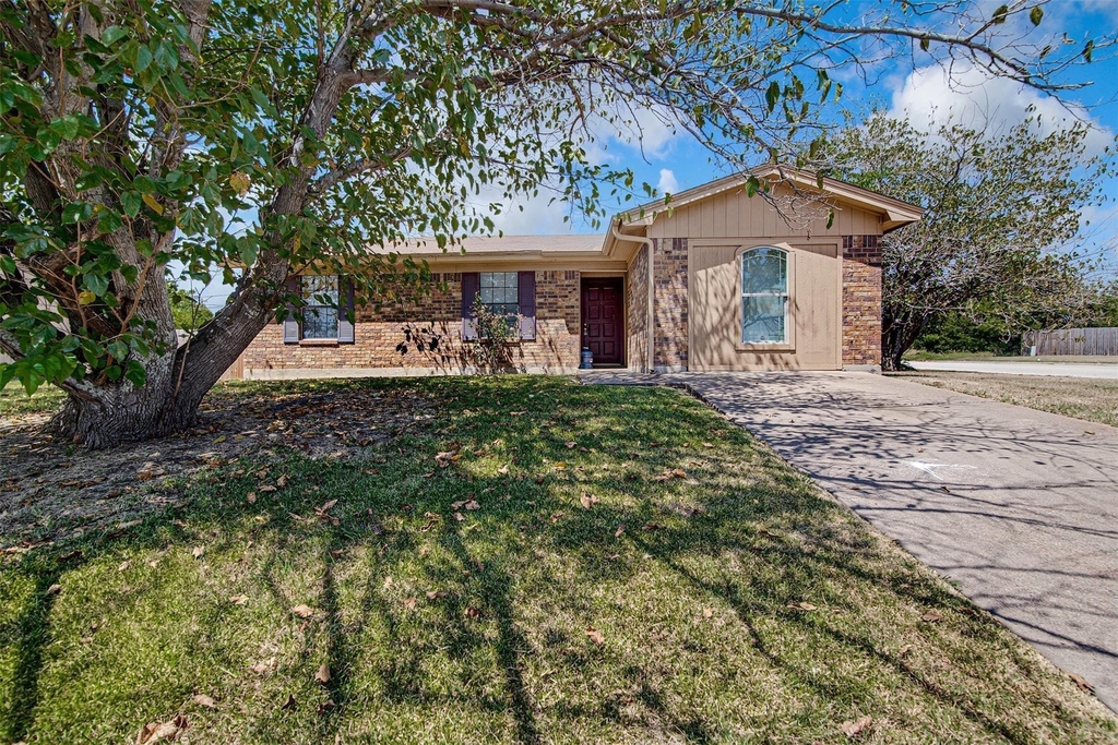 833 Springhill Drive - Photo 0