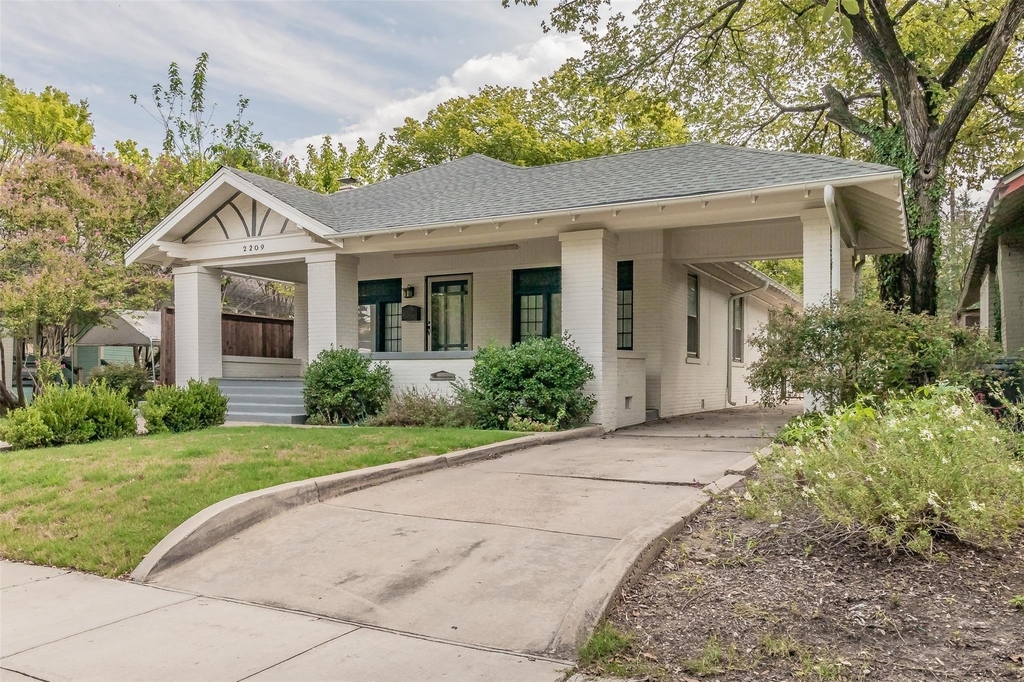 2209 6th Avenue - Photo 0