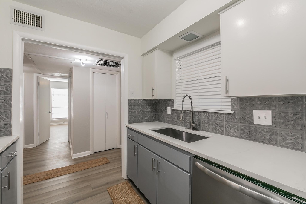4901 Bryce Avenue - Photo 5