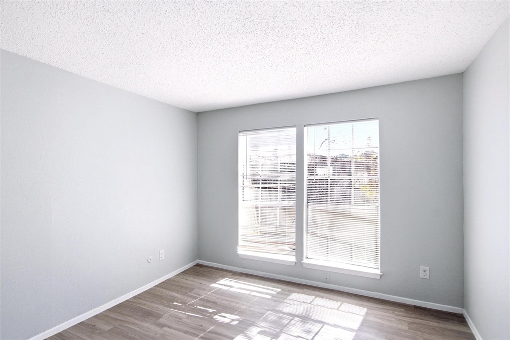 8560 Park Lane - Photo 16