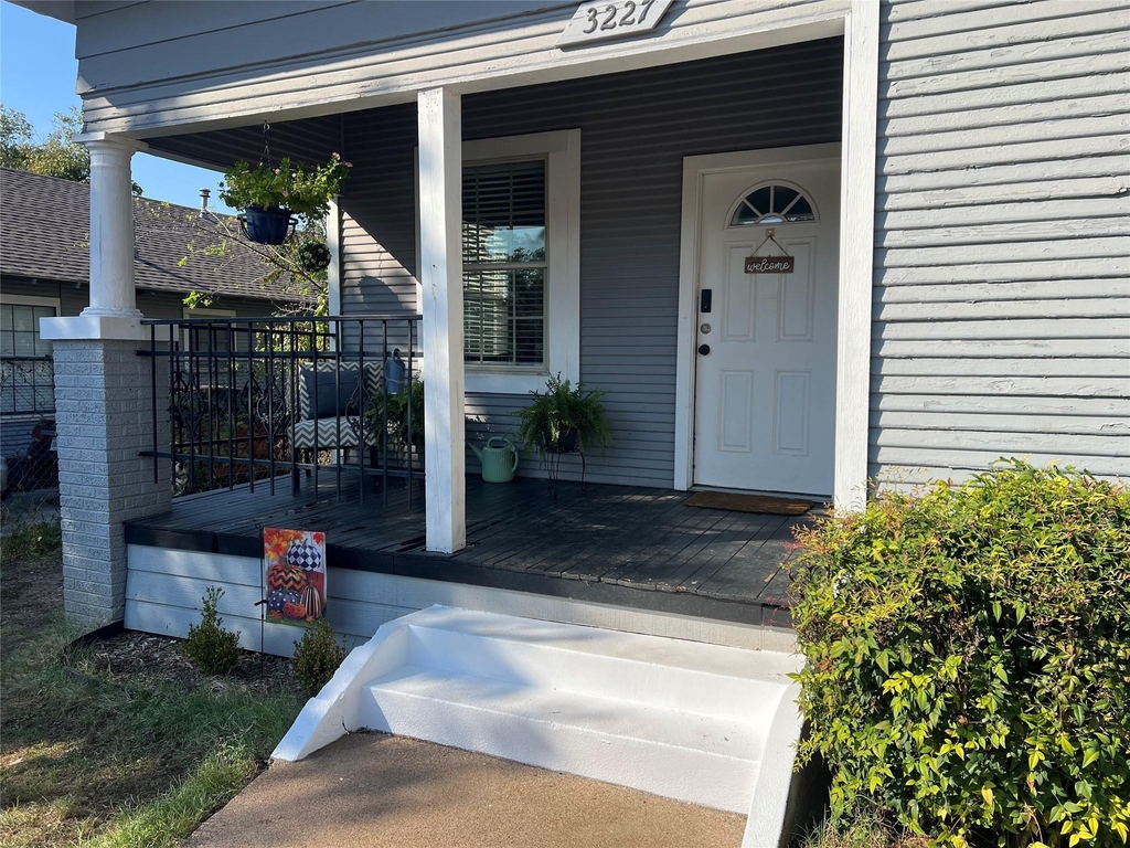 3227 Avenue I - Photo 2