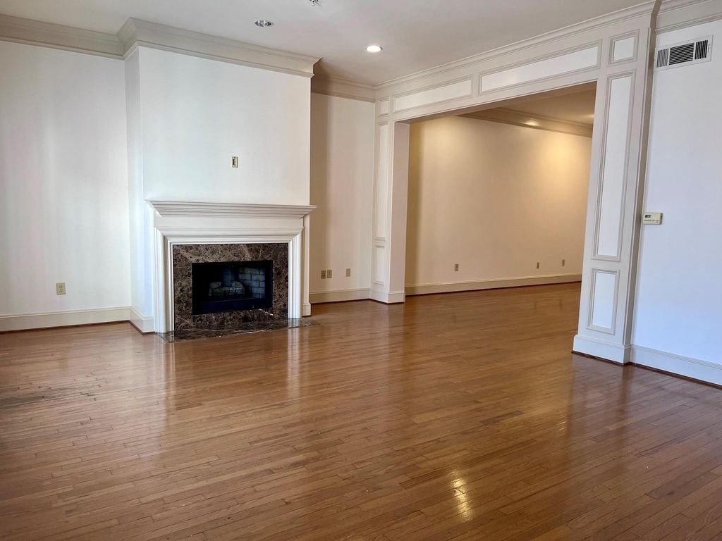 2885 Woodside Street - Photo 2