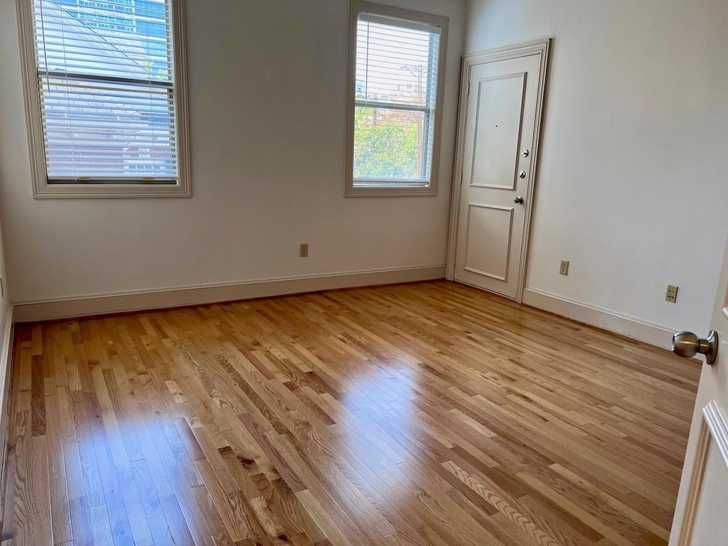 2885 Woodside Street - Photo 6