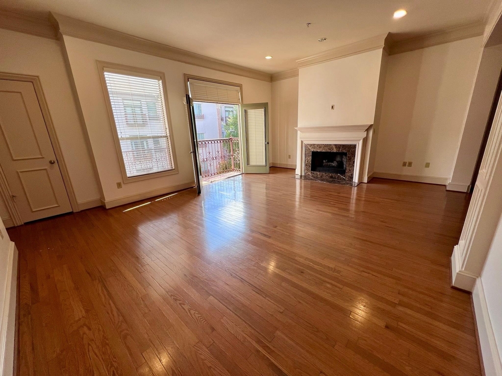 2885 Woodside Street - Photo 1