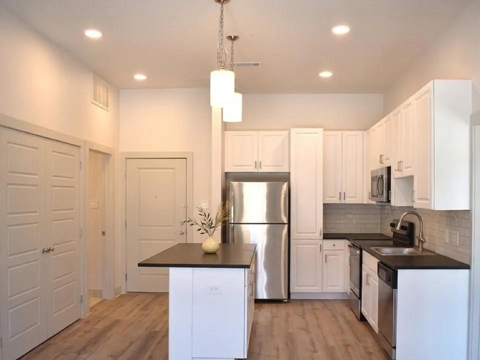 1514 E 15th Street - Photo 4