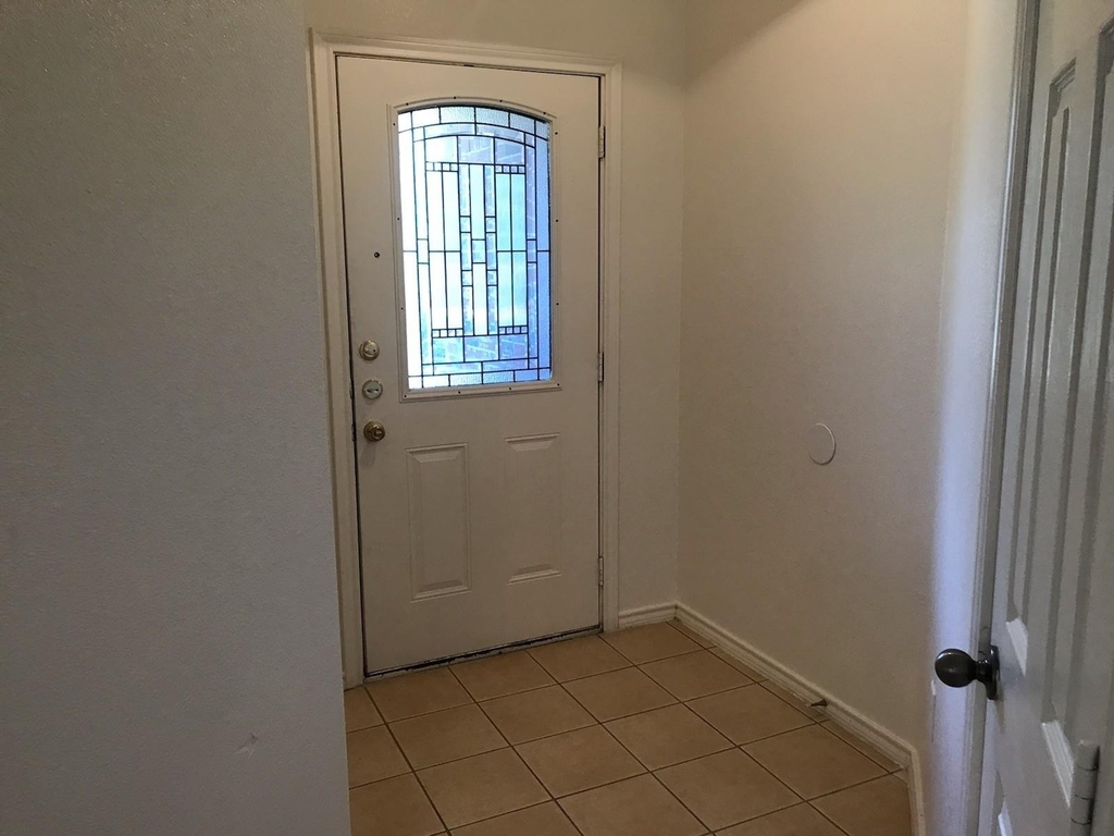 921 Simon Drive - Photo 2