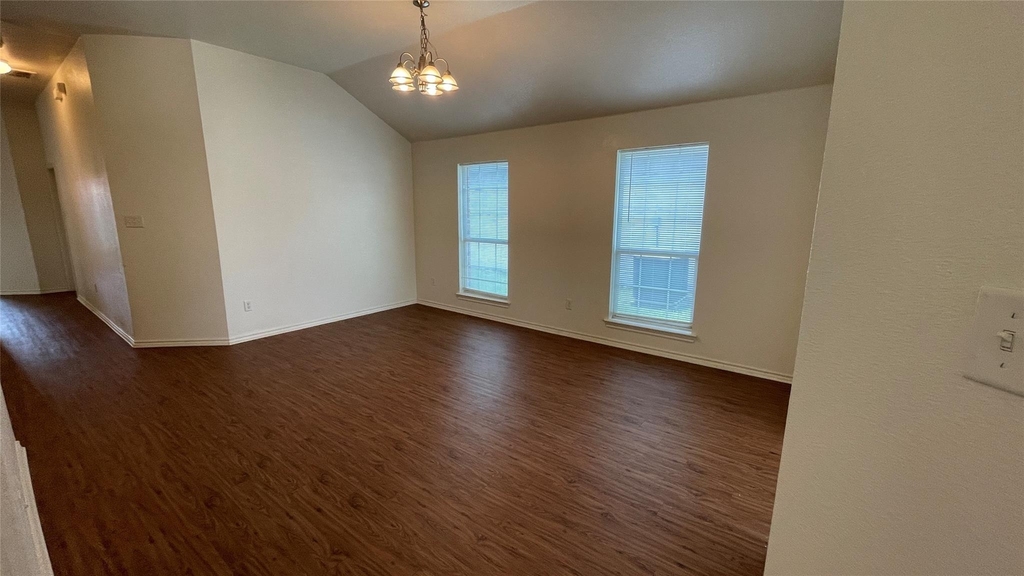 921 Simon Drive - Photo 4