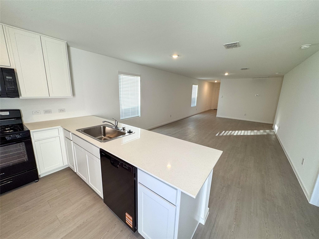 3915 Selawik Street - Photo 3