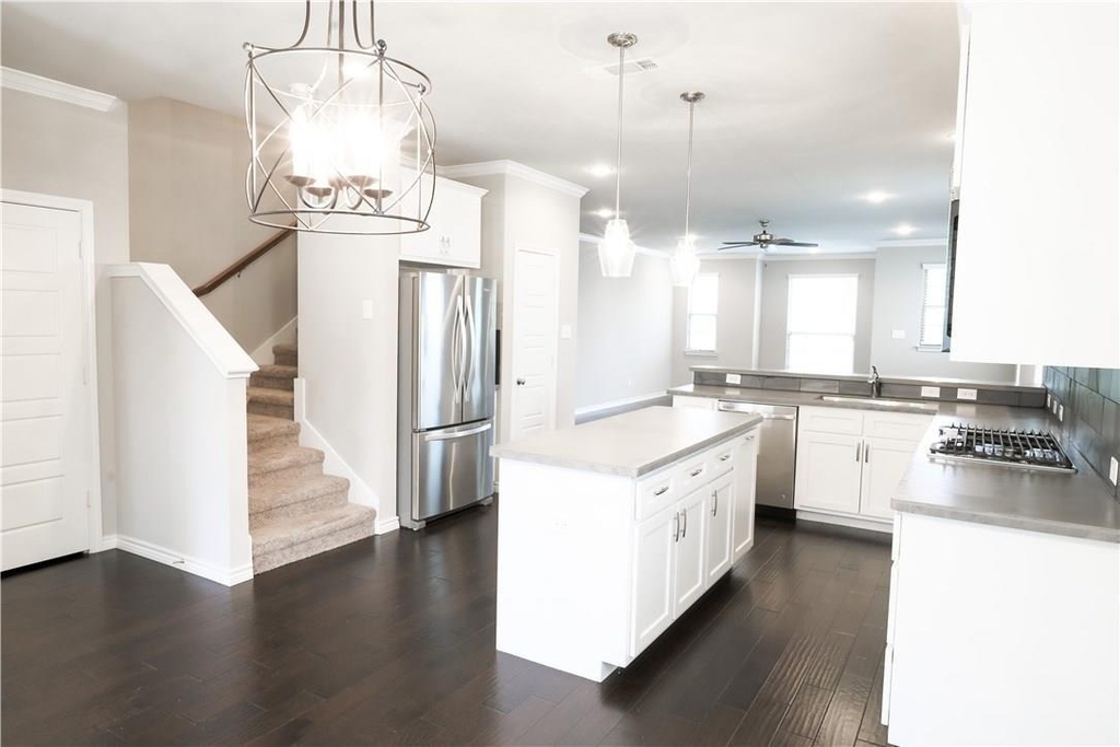 2605 Mccart Avenue - Photo 8