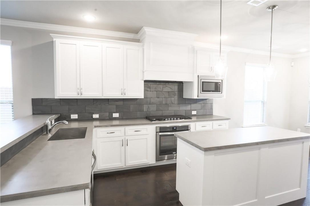 2605 Mccart Avenue - Photo 6