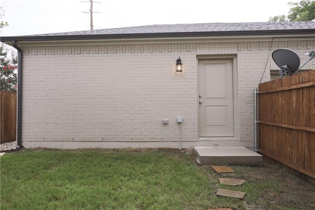 2605 Mccart Avenue - Photo 28