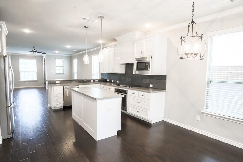 2605 Mccart Avenue - Photo 9