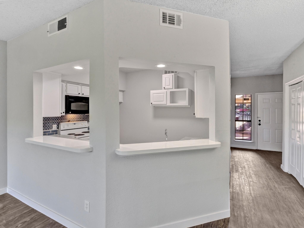9601 Forest Lane - Photo 4