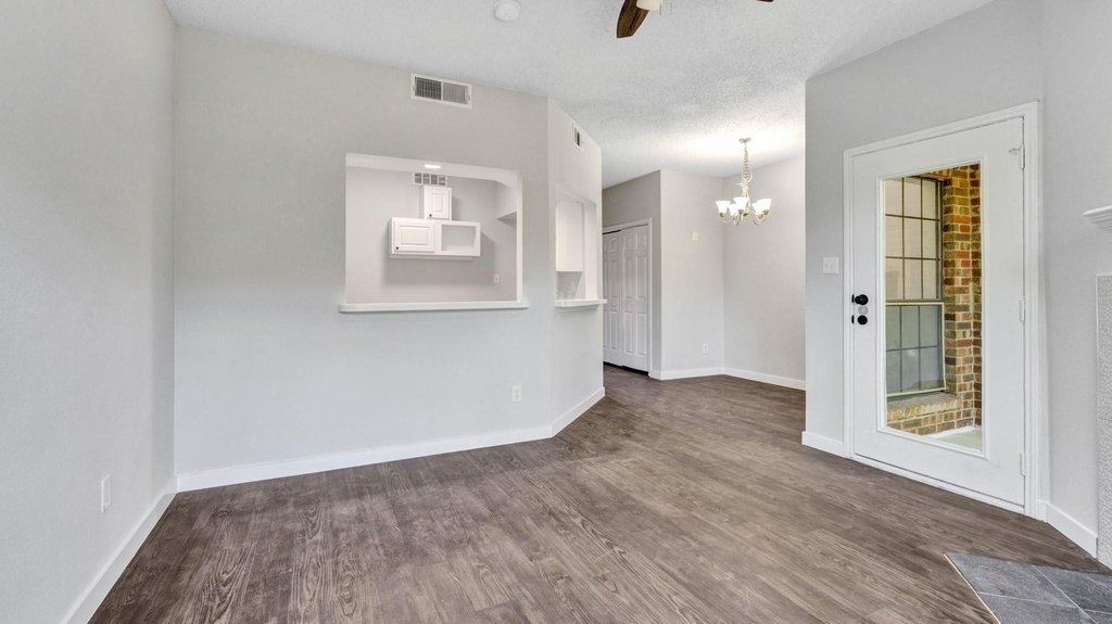 9601 Forest Lane - Photo 16